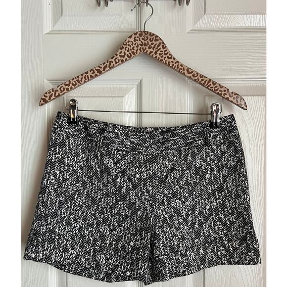 Express Black White Printed Chino Shorts sz 4 - Picture 1 of 2